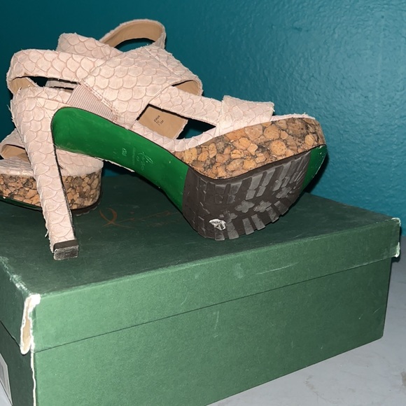 Lisa for Donald J Pliner Wedge Heels - Picture 3 of 3